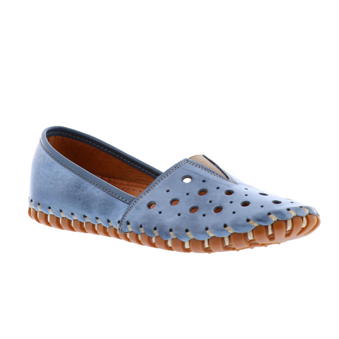 Women's GIULIA Slip-On Shoe in Baby Blue Leather