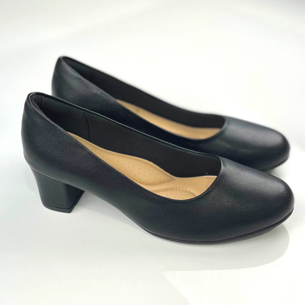 Ladies Black Pump with rounded toe & comfortable footbeds by Piccadilly