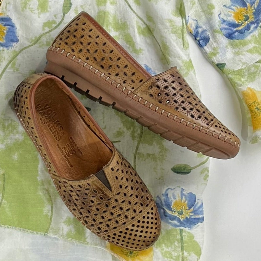 Women's IZABELLA slip-on shoe in brown leather